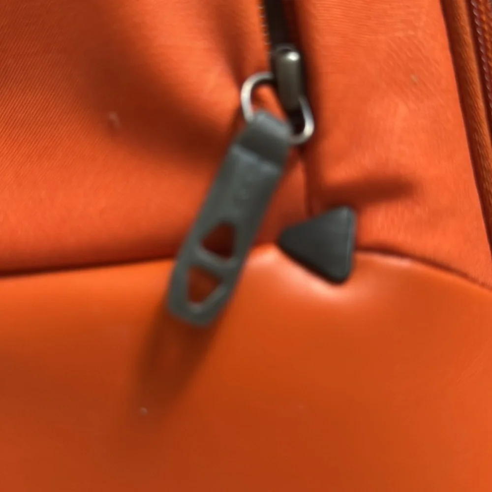 Time Tahoe Marshall sling bag in orange